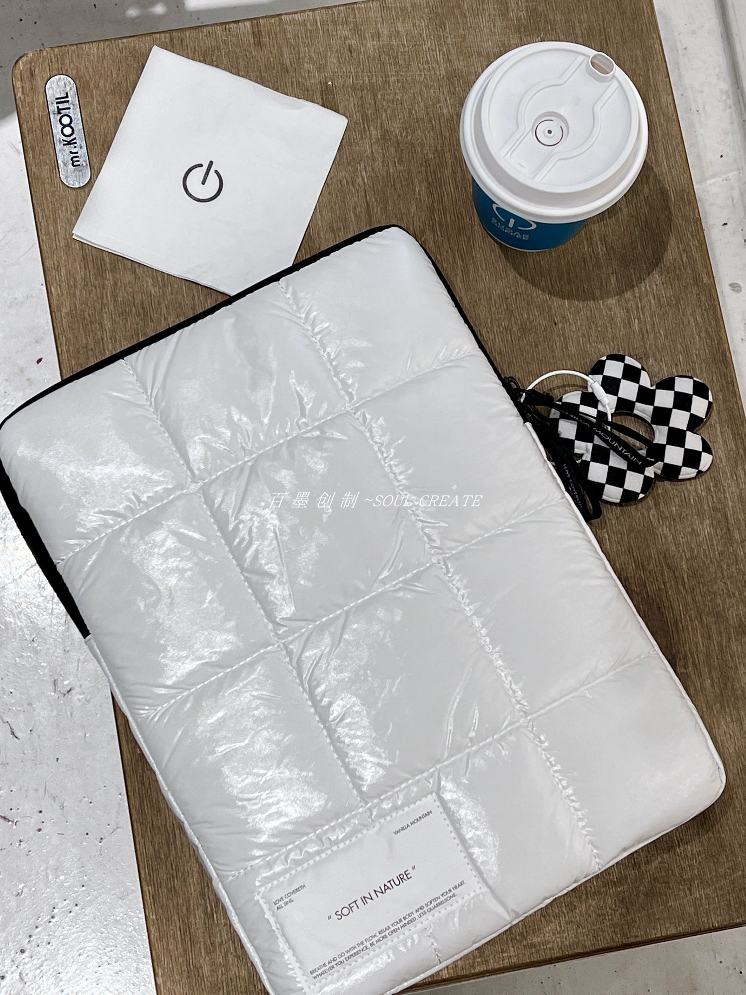 Baimo Cloud Bag: The Ultimate Tech Accessory